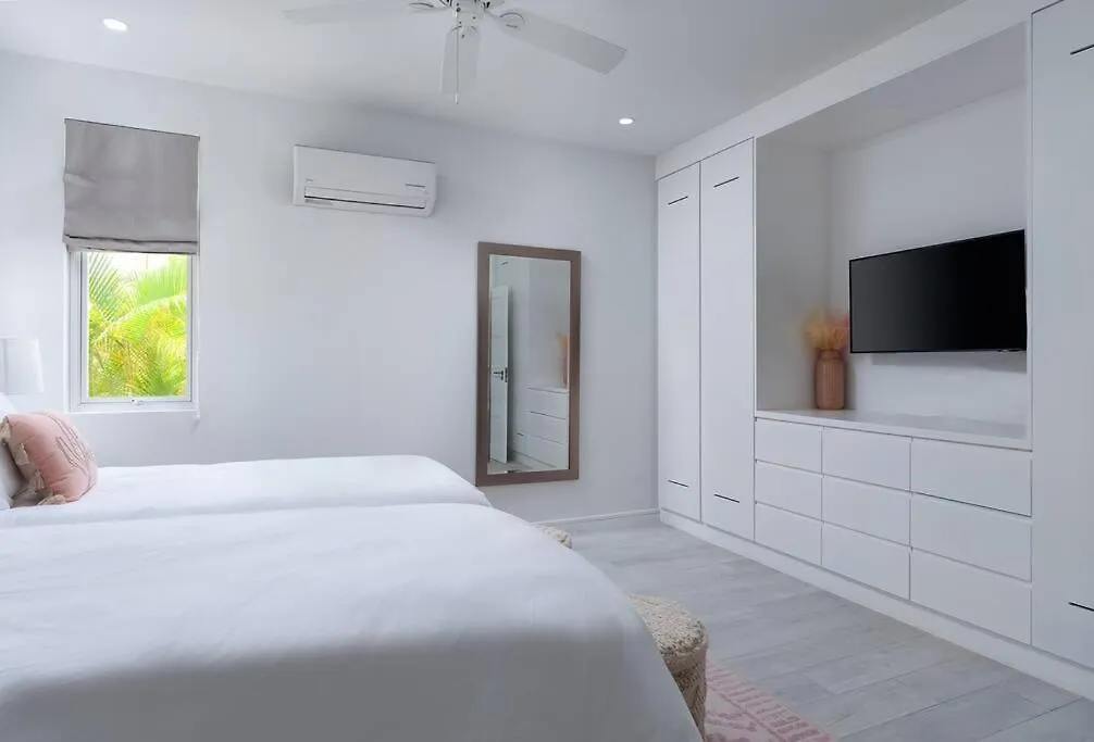 빌라 Westmoreland Luxury Villa, Pool, Sea Views, Beach Club Access 세인트 제임스 바베이도스